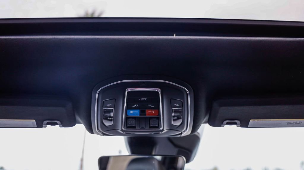 New 2025 Jeep Grand Cherokee L Altitude image 17