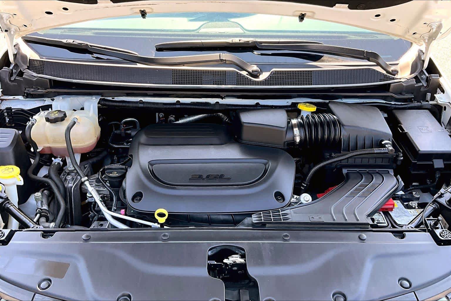 Used 2023 Chrysler Pacifica Touring-L FWD image 30