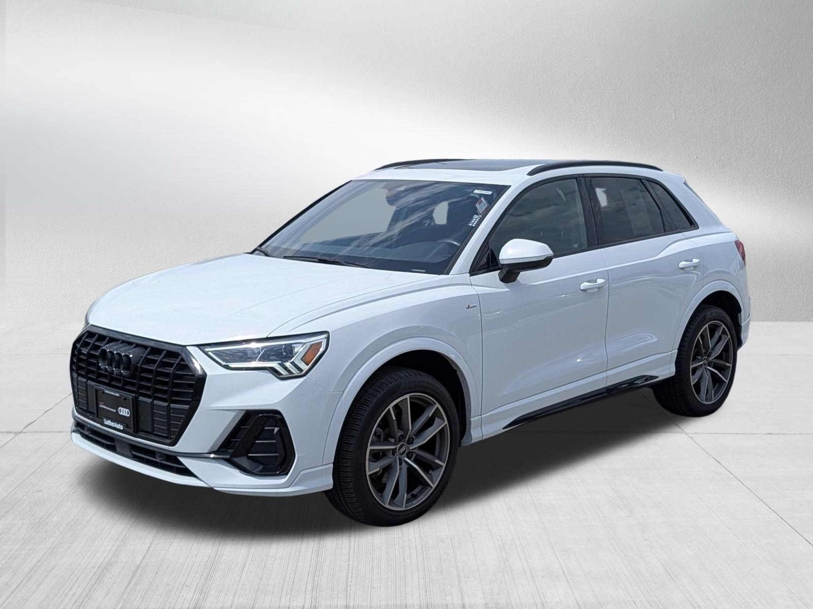 Certified 2022 Audi Q3 2.0T Premium Plus w/ Premium Plus Package AWD/4WD image 3
