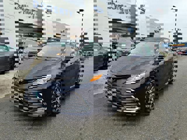 Used 2022 Toyota Camry XLE w/ Navigation Package FWD image 1