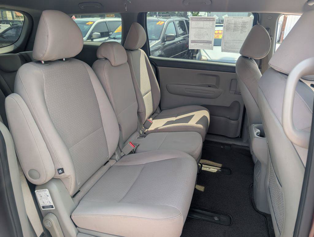 Used 2017 Kia Sedona LX FWD image 14