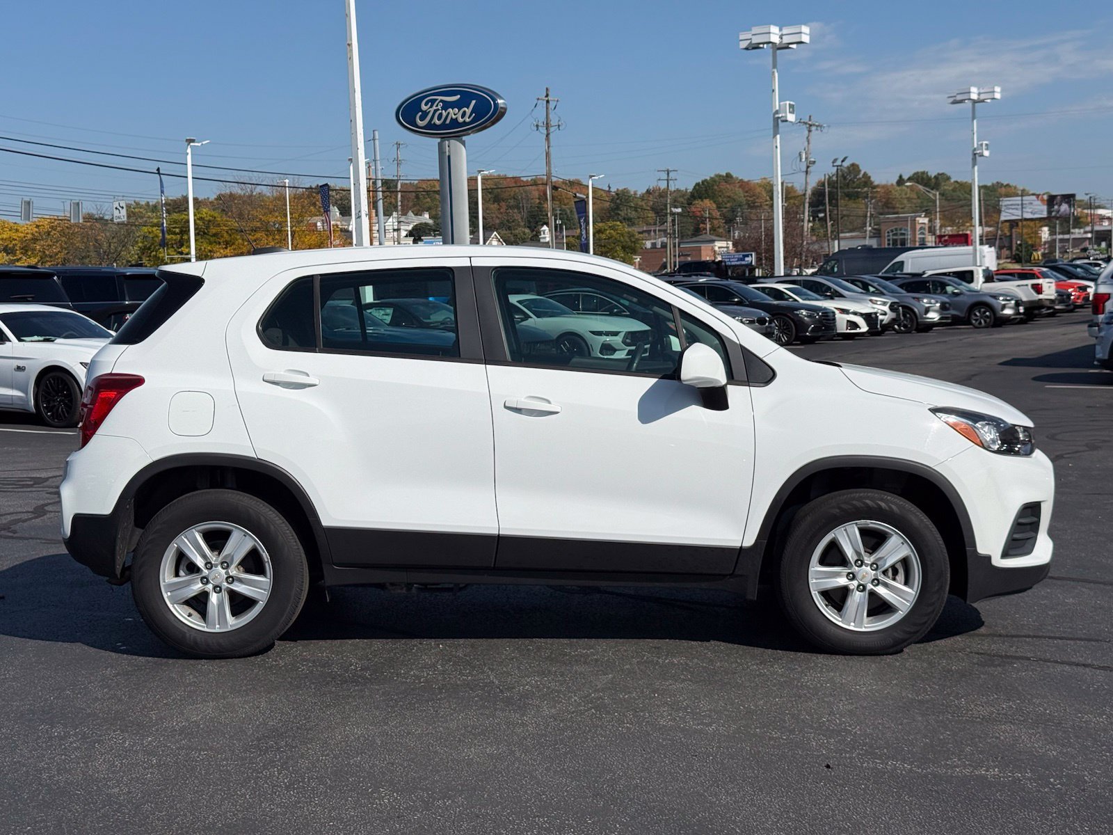 Used 2021 Chevrolet Trax LS AWD/4WD image 3