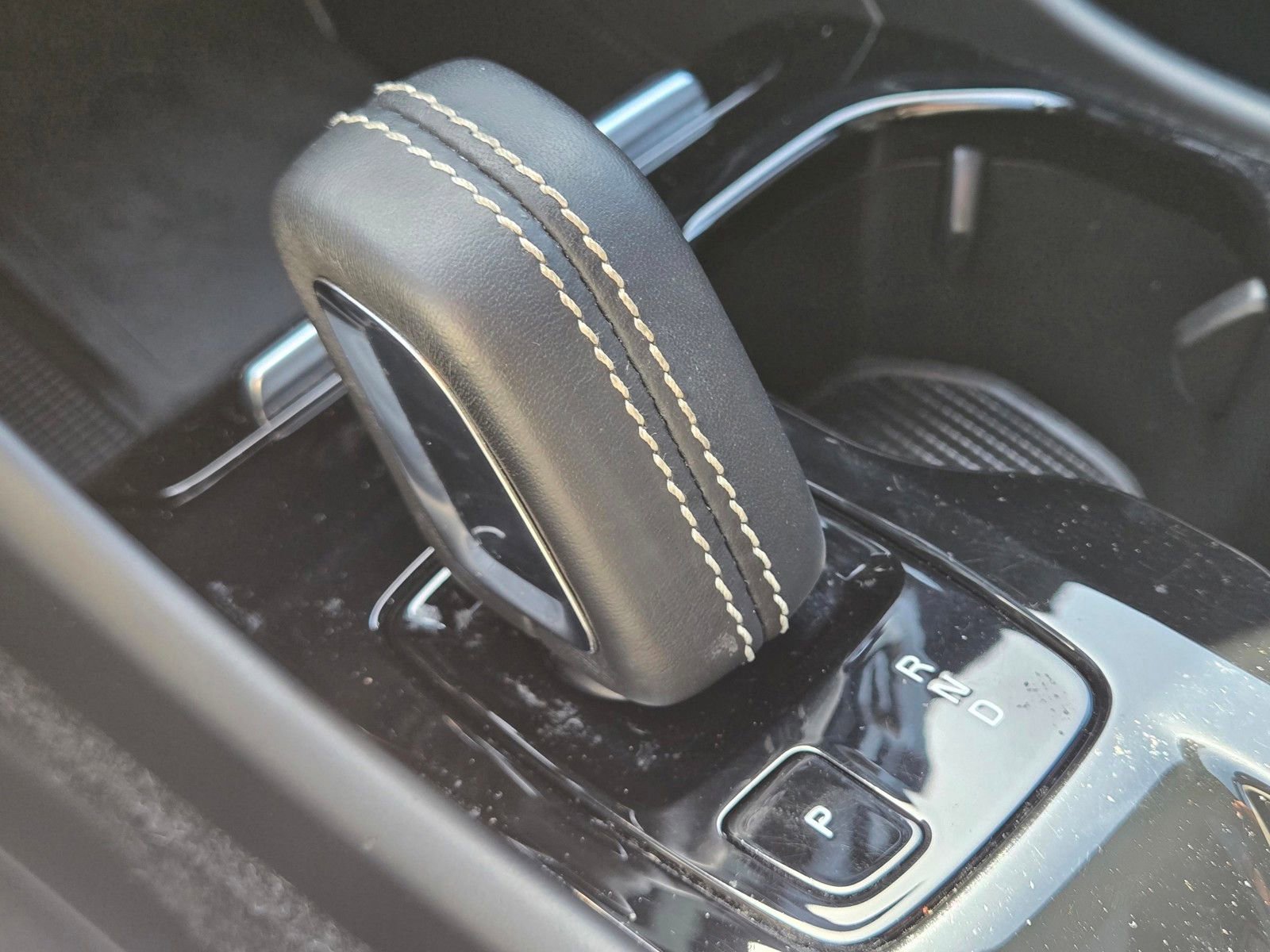 Used 2021 Volvo XC40 T4 R-Design w/ Advanced Package image 18