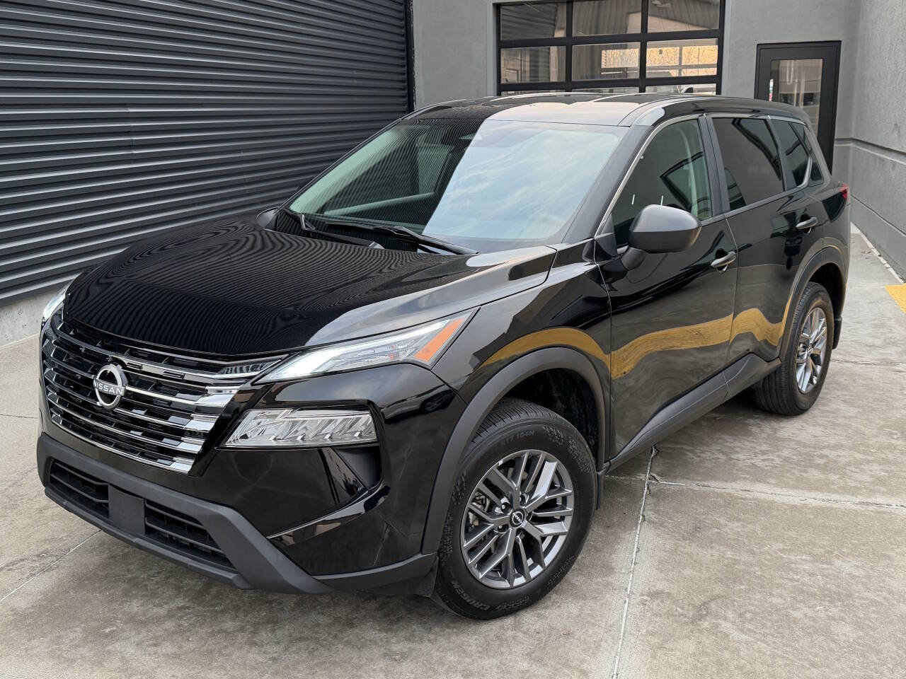 Used 2024 Nissan Rogue S image 2