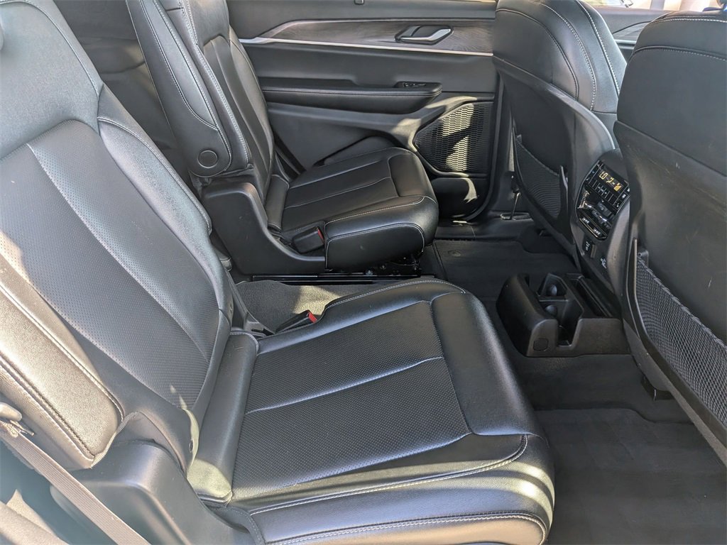 Used 2024 Jeep Grand Cherokee L Limited w/ Luxury Tech Group II image 31