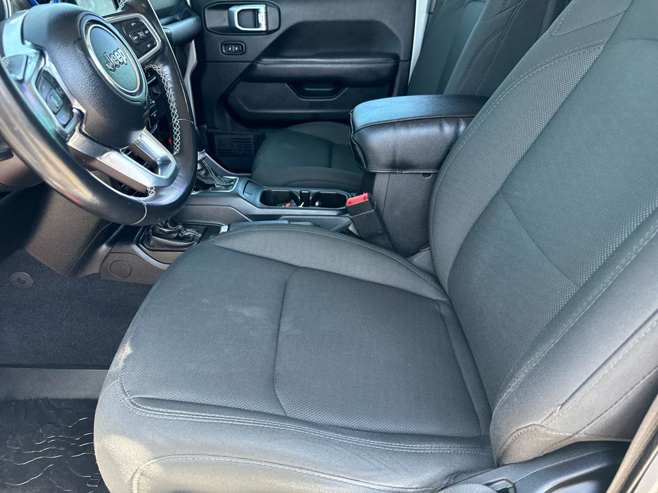 Used 2020 Jeep Gladiator Overland AWD/4WD image 12