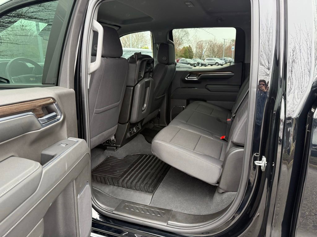 Used 2024 Chevrolet Silverado 1500 LT image 11