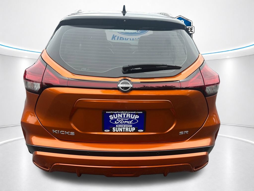 Used 2023 Nissan Kicks SR w/ SR Premium Package FWD image 4