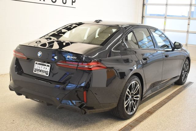 New 2027 BMW 530i xDrive w/ M Sport Package AWD/4WD image 4