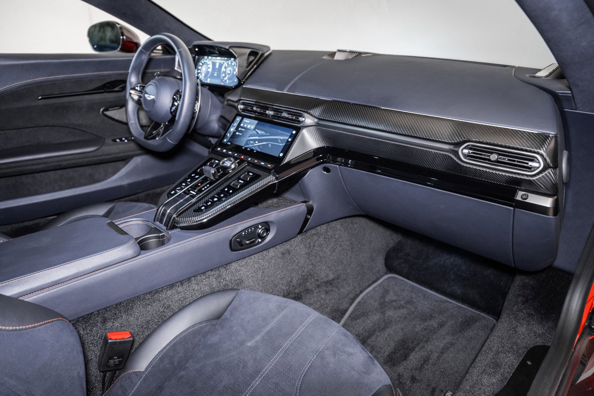 Used 2025 Aston Martin V8 Vantage Coupe image 15