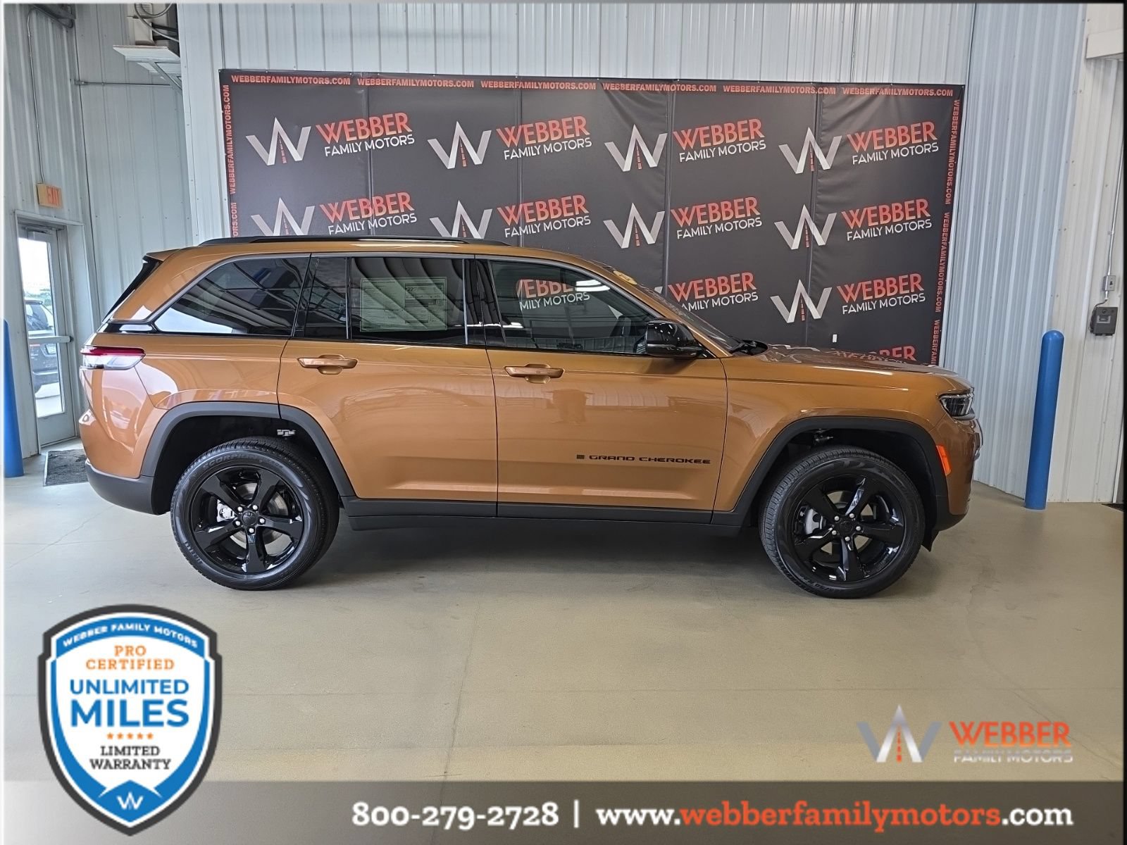New 2026 Jeep Grand Cherokee Limited w/ Limited Altitude Package AWD/4WD image 3