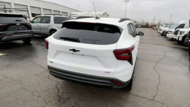 New 2026 Chevrolet Trax RS w/ Sunroof Package FWD image 9