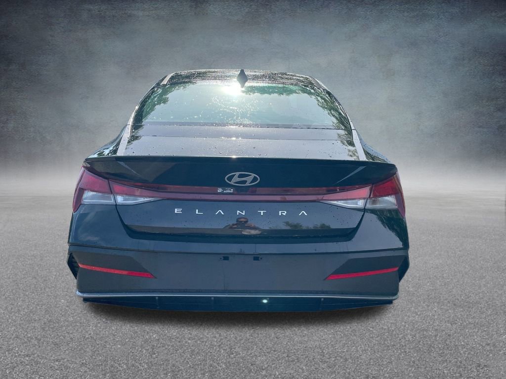 Used 2025 Hyundai Elantra Sport image 30