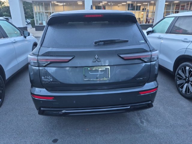 New 2026 Mitsubishi Outlander LE FWD image 4