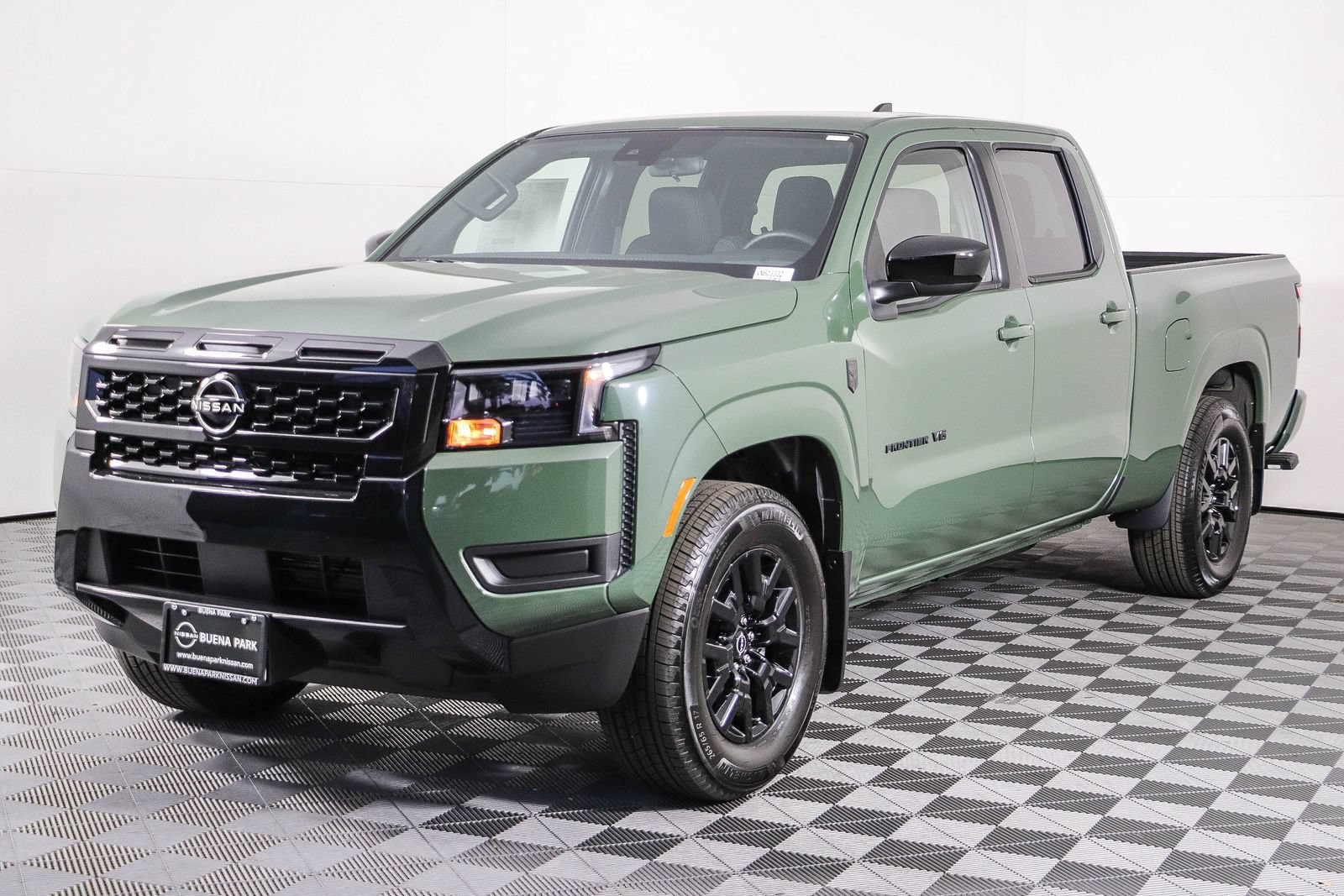 New 2027 Nissan Frontier SV w/ Tow Package RWD image 3
