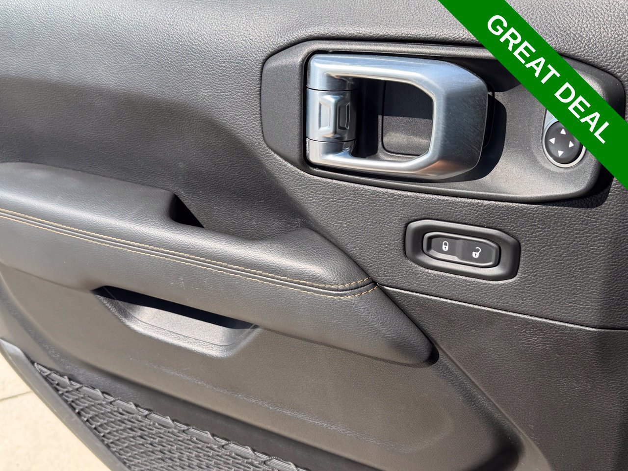 Used 2023 Jeep Wrangler Unlimited Sahara AWD/4WD image 32