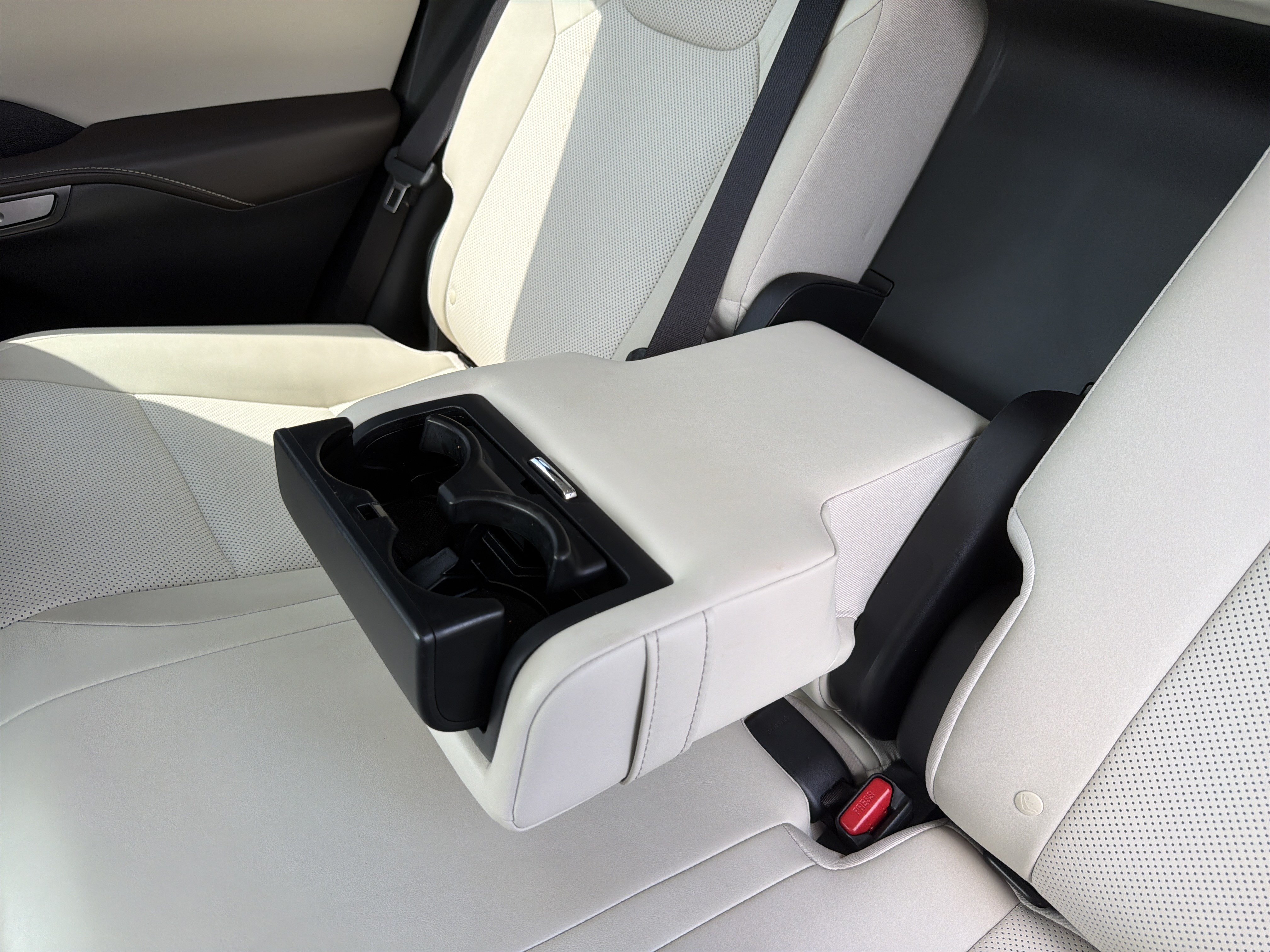 Used 2024 Lexus RX 350 Premium w/ Cold Area Package FWD image 10