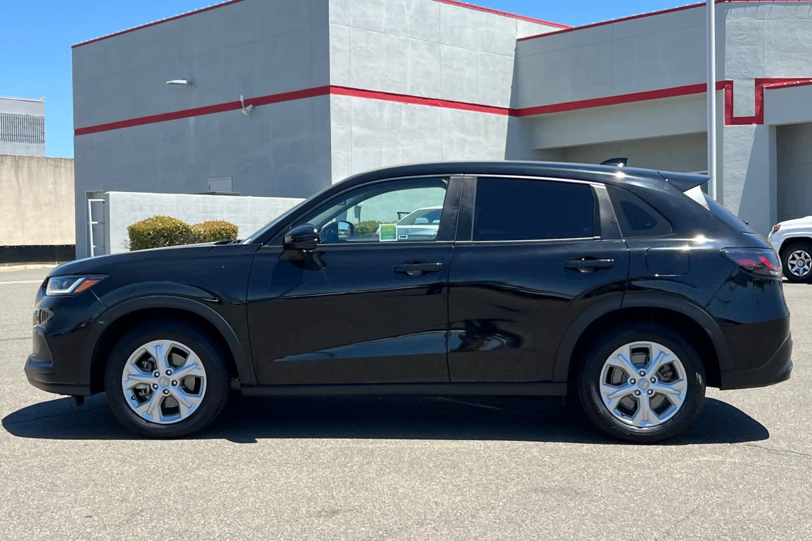 Used 2025 Honda HR-V LX image 9