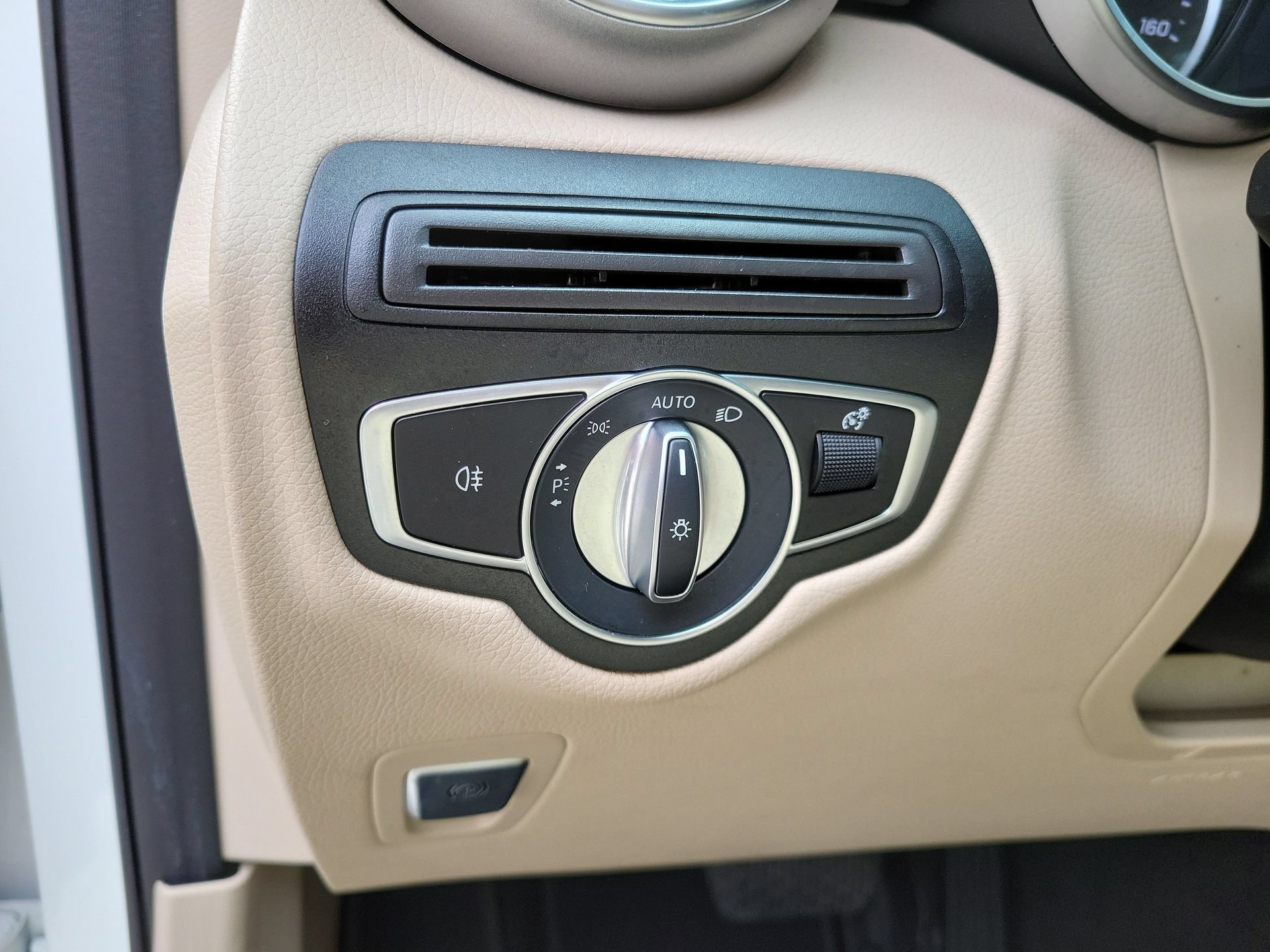 Used 2021 Mercedes-Benz GLC 300 w/ Premium Package image 30