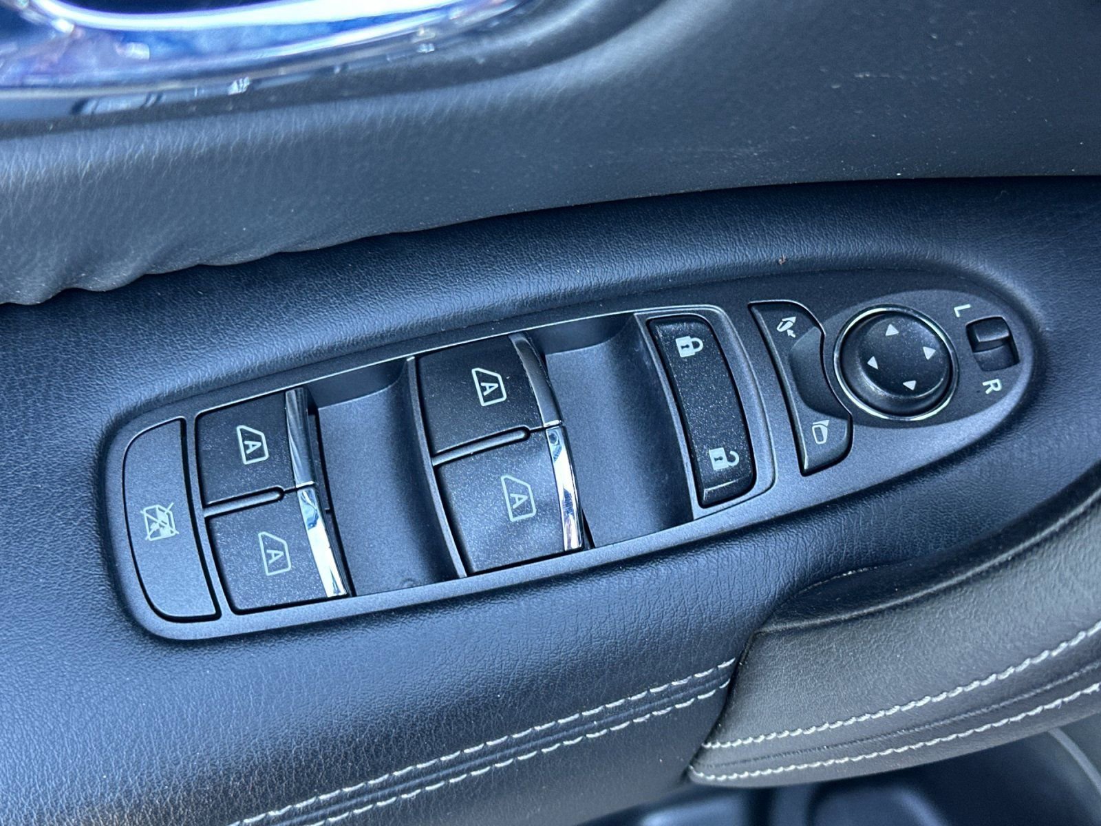 Used 2018 Nissan Armada SL w/ Moonroof Package image 11