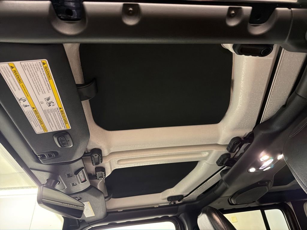 Used 2023 Jeep Wrangler Unlimited Rubicon w/ LED Lighting Group AWD/4WD image 33