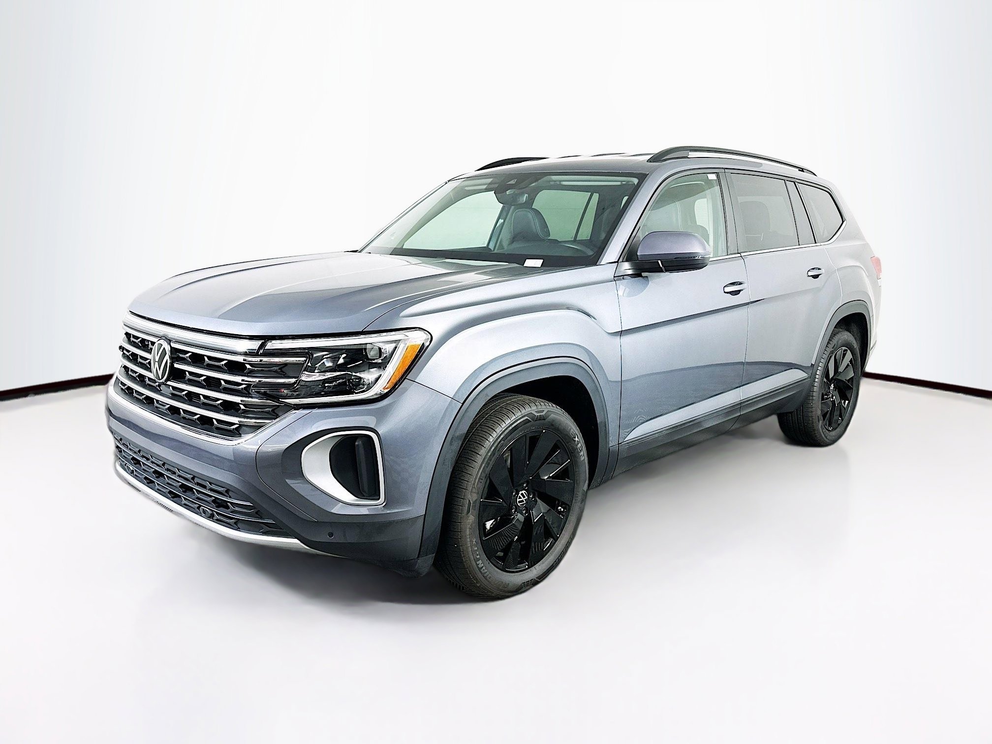 Used 2024 Volkswagen Atlas SE w/ Black Wheel Package FWD image 3