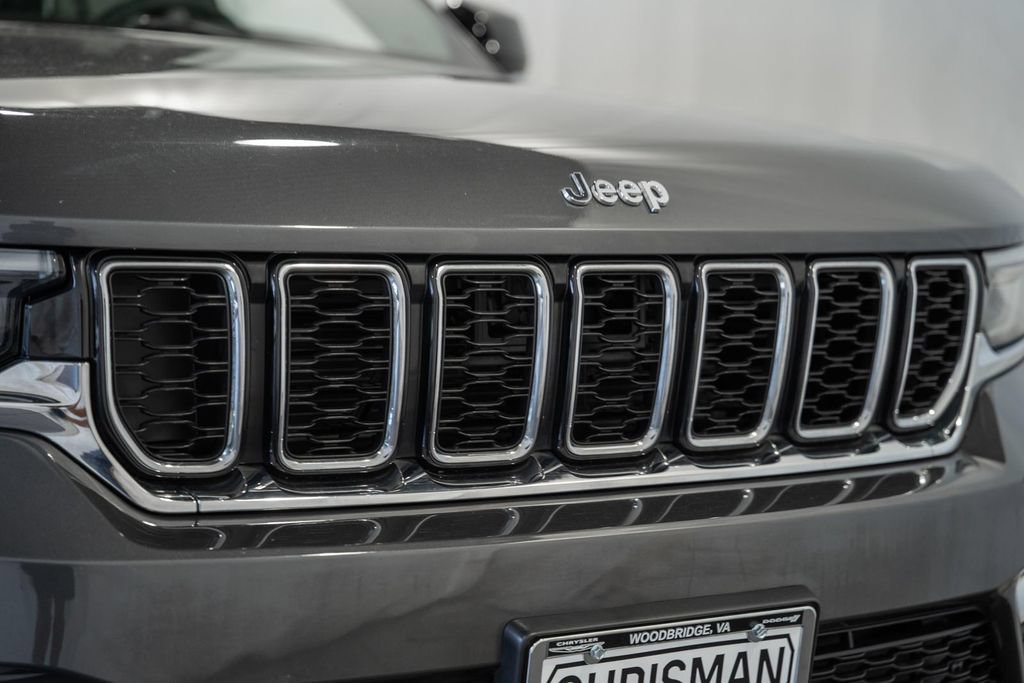 Used 2023 Jeep Grand Cherokee Limited AWD/4WD image 12