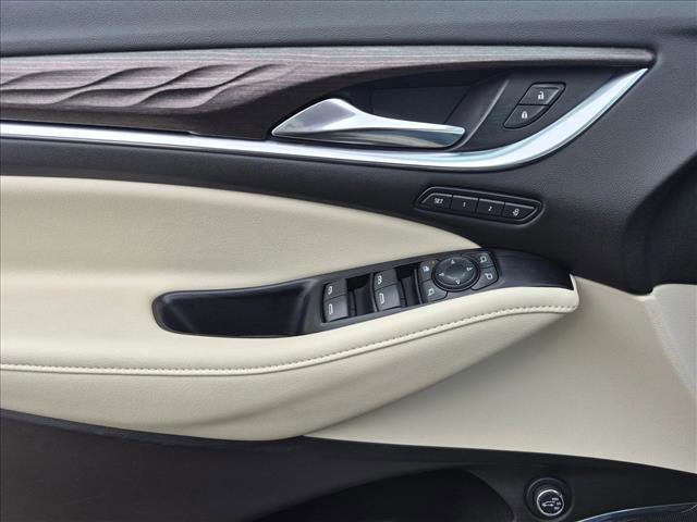 Used 2023 Buick Enclave Avenir w/ Avenir Technology Package AWD/4WD image 15