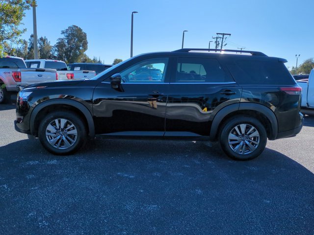 Used 2025 Nissan Pathfinder SV image 7