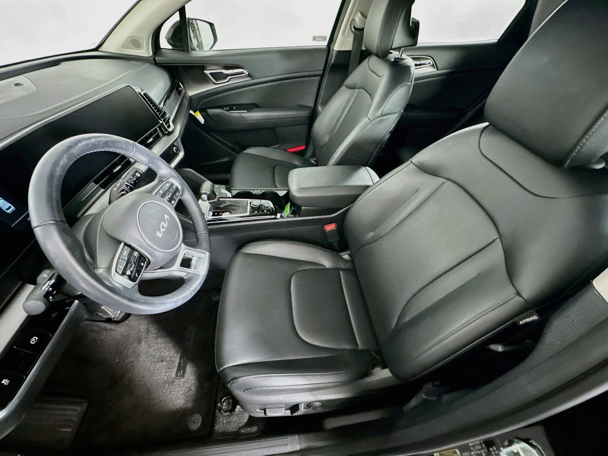 Used 2025 Kia Sportage EX FWD image 13