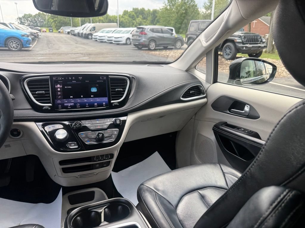 Used 2022 Chrysler Pacifica Touring-L AWD/4WD image 43