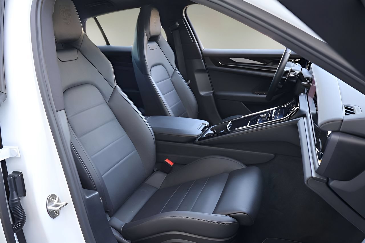 Used 2024 Porsche Panamera RWD image 18