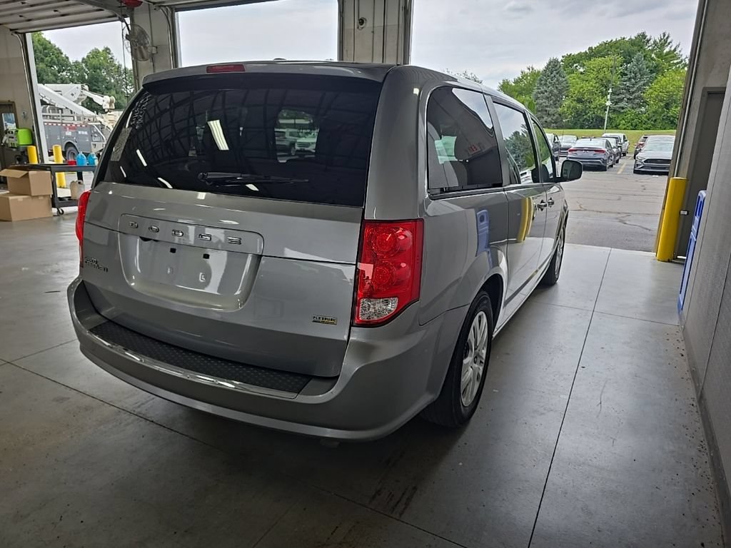 Used 2018 Dodge Grand Caravan SE w/ UConnect Hands-Free Group FWD image 4