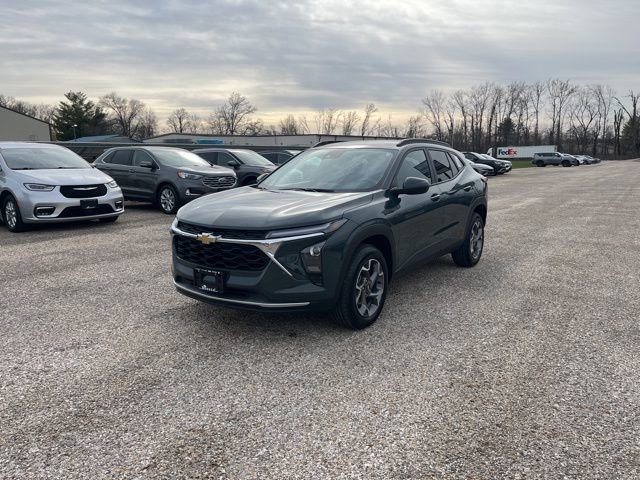 Used 2025 Chevrolet Trax LT image 8