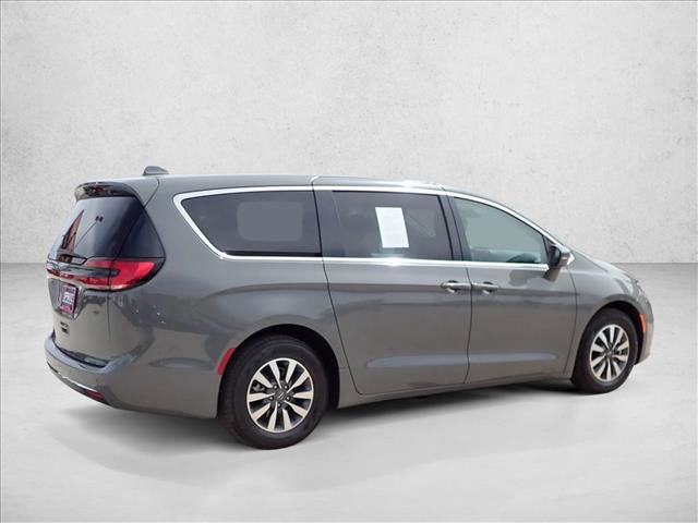 Used 2022 Chrysler Pacifica Touring-L image 4