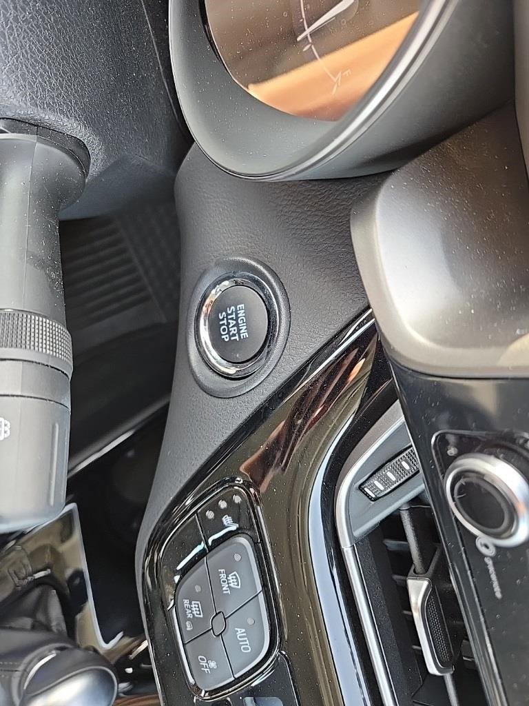 Used 2022 Toyota C-HR XLE image 23