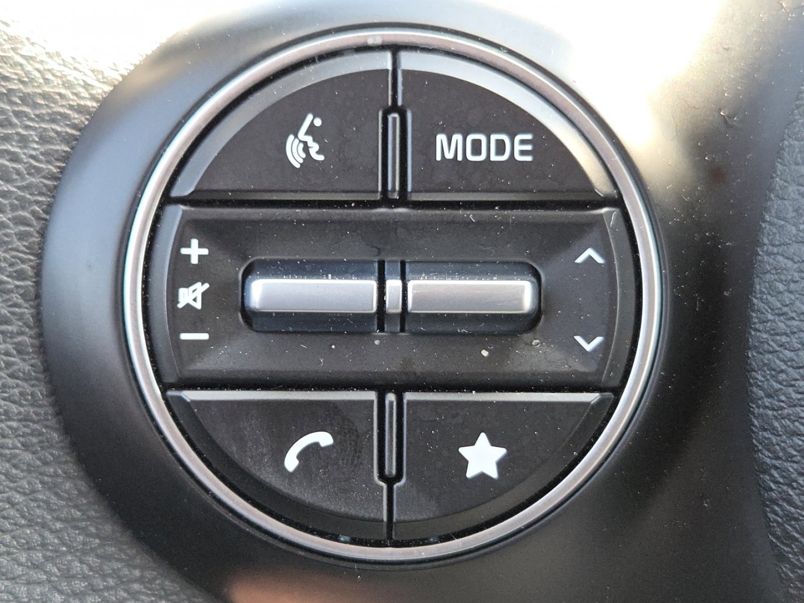Used 2025 Kia Soul LX w/ LX Technology Package FWD image 9