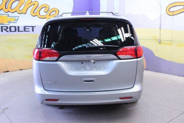 Used 2020 Chrysler Voyager Lxi image 3
