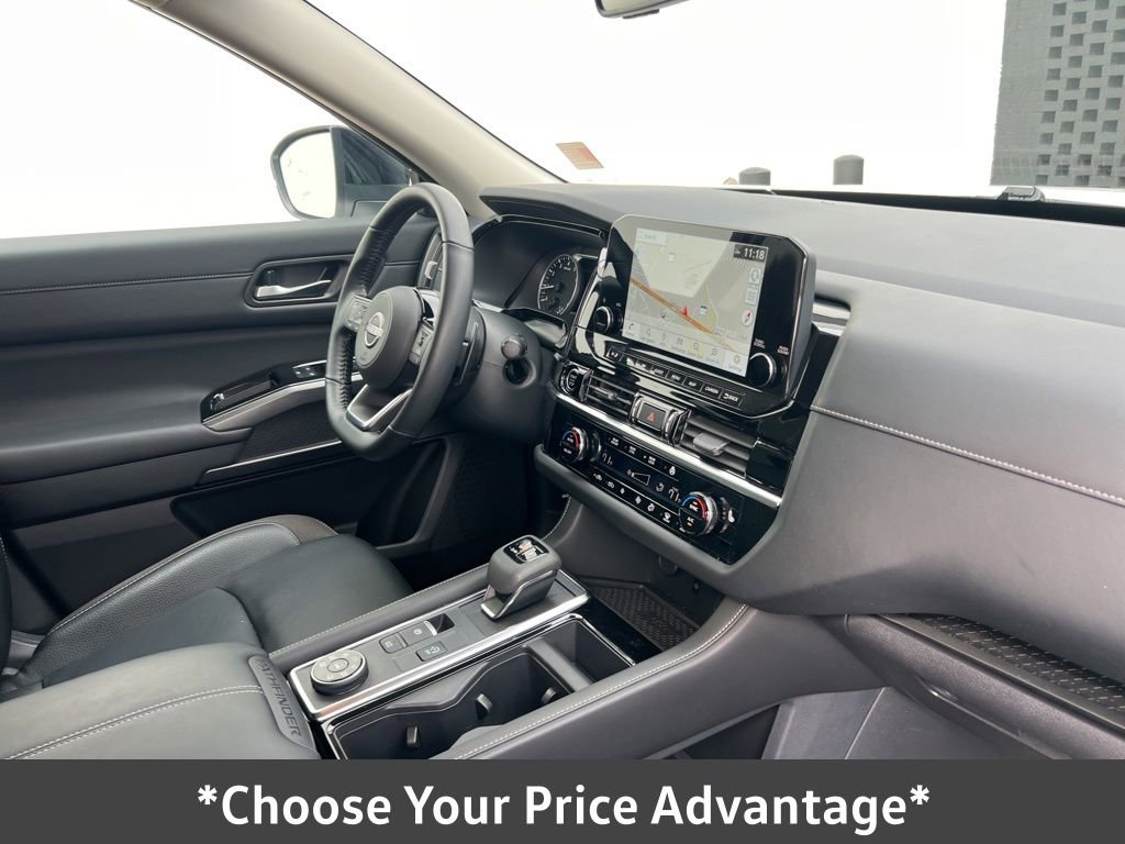 Used 2023 Nissan Pathfinder SL image 32