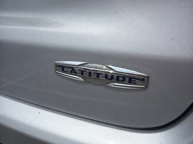 Used 2024 Jeep Compass Latitude AWD/4WD image 11