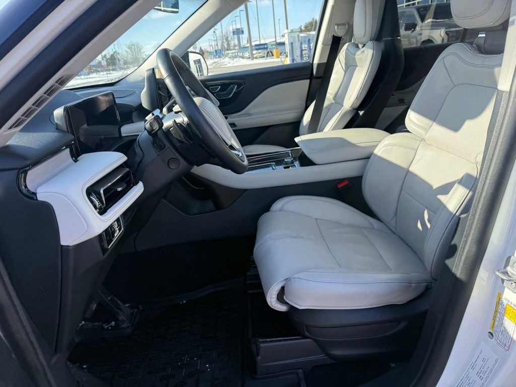 Used 2025 Lincoln Aviator Reserve w/ Equipment Group 201A AWD/4WD image 22