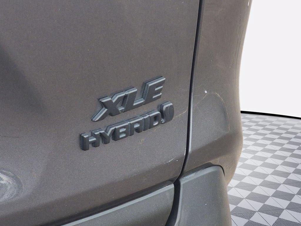 Used 2022 Toyota RAV4 XLE Premium AWD/4WD image 27