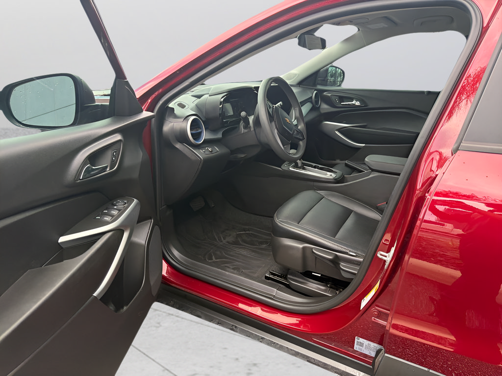 Used 2025 Chevrolet Trax LS FWD image 14