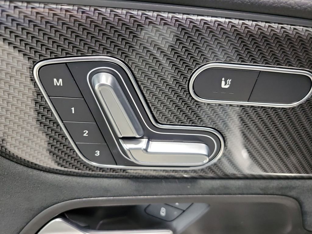 Used 2024 Mercedes-Benz GLB 35 AMG 4MATIC image 38