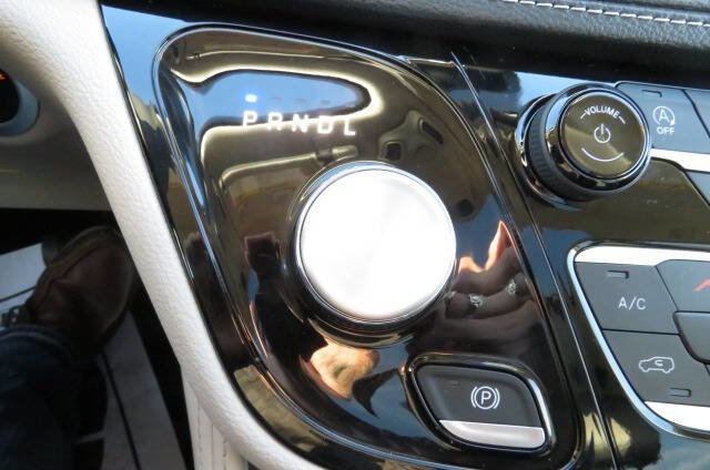 Used 2024 Chrysler Pacifica Limited w/ Trailer Tow Group image 27