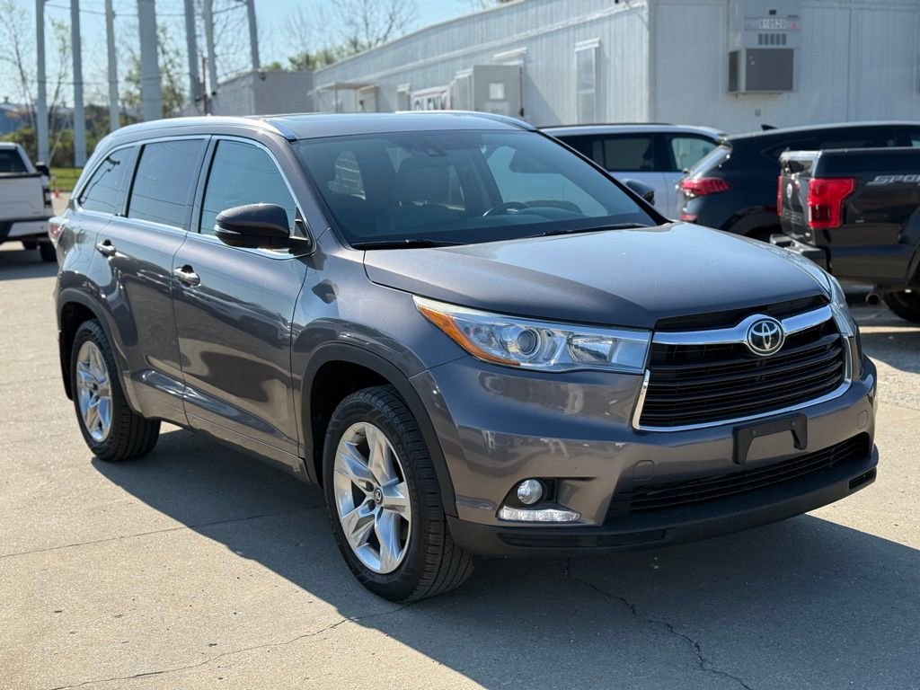 Used 2016 Toyota Highlander Limited w/ Driver Technology Package image 4