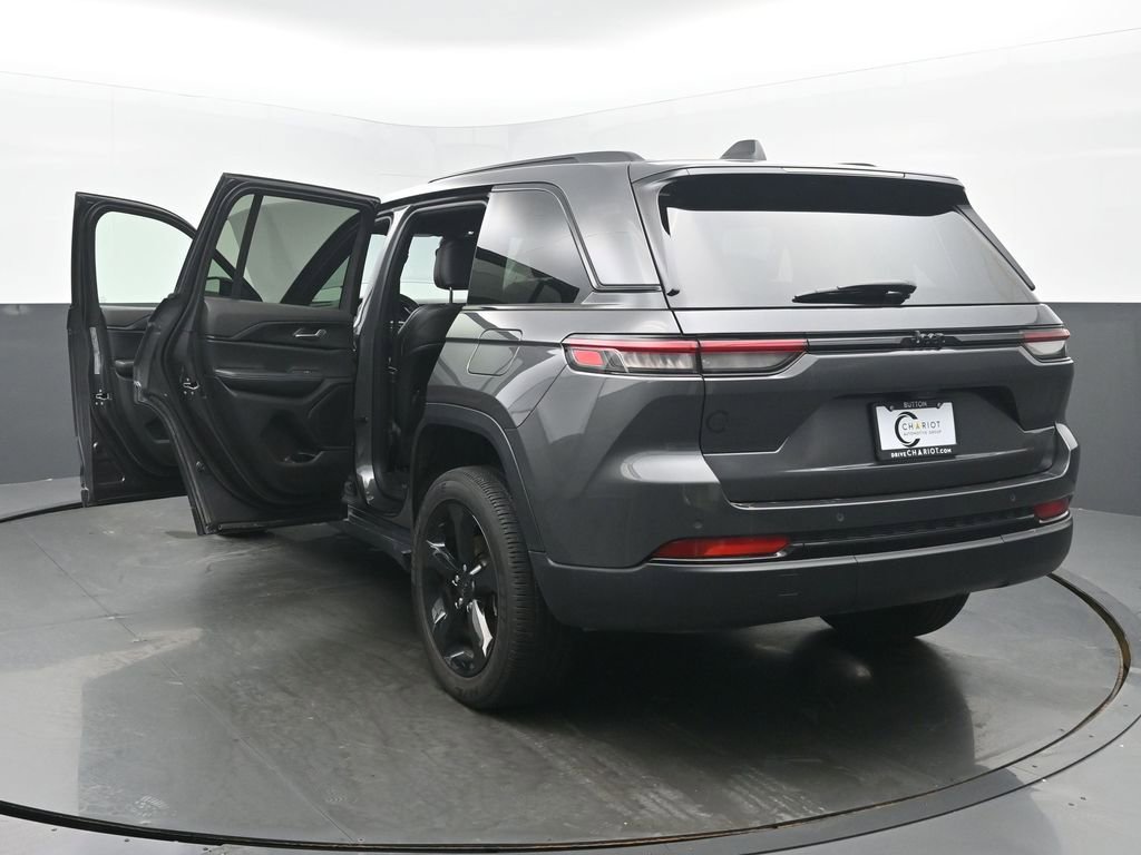 Used 2024 Jeep Grand Cherokee Altitude image 56