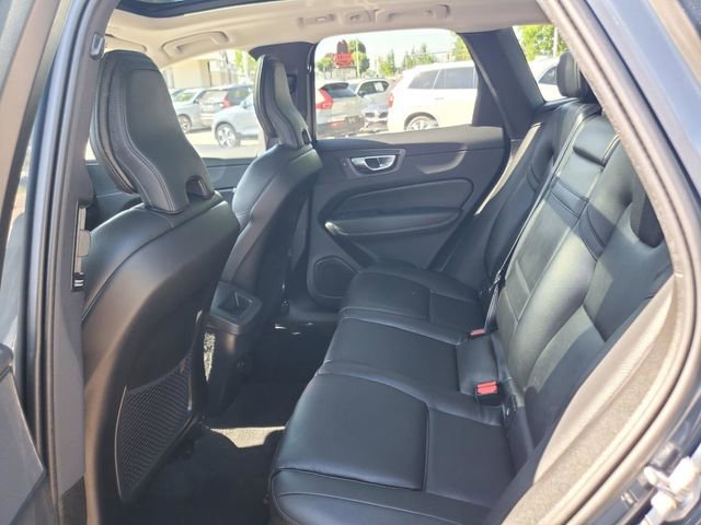 Used 2022 Volvo XC60 B5 Momentum w/ Climate Package AWD/4WD image 25