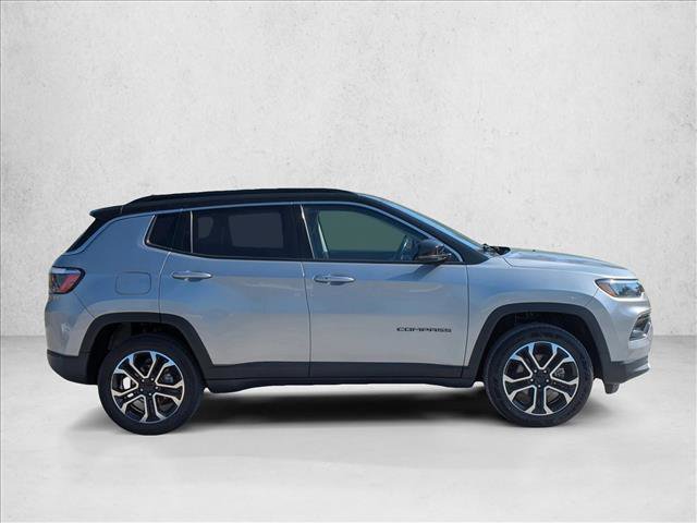 Used 2022 Jeep Compass Limited AWD/4WD image 4