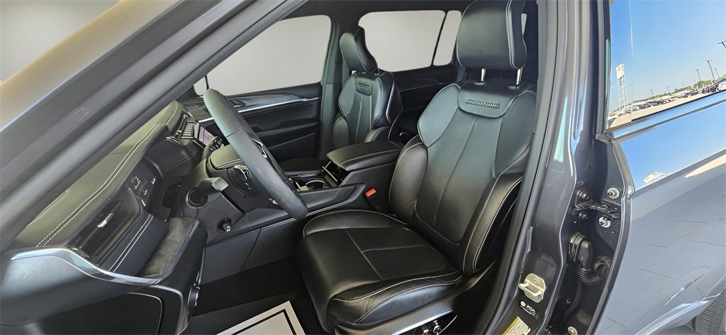 Used 2024 Jeep Grand Cherokee L Overland w/ Luxury Tech Group IV image 16